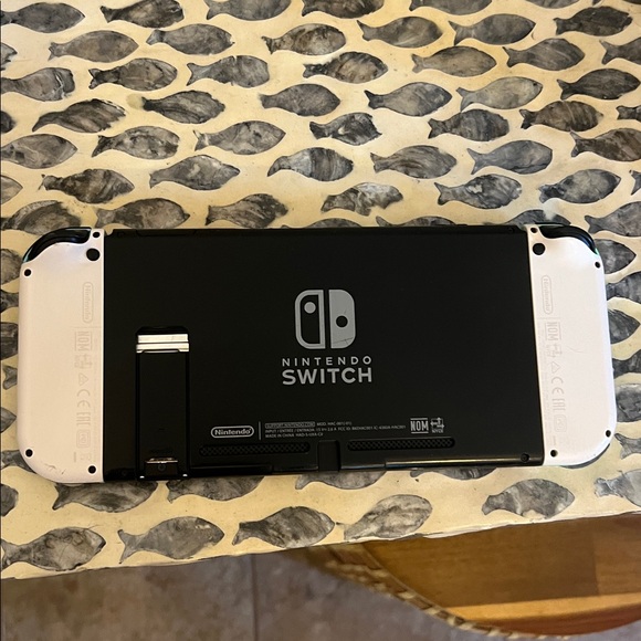 Nintendo Switch Animal Crossing: New Horizons Limited Edition Console w/ game - Picture 3 of 9